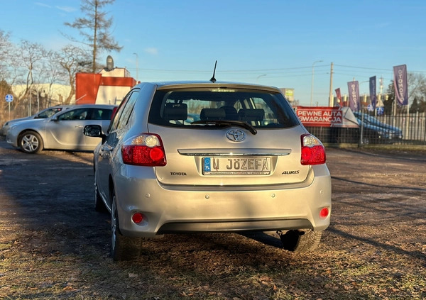 Toyota Auris cena 25800 przebieg: 160000, rok produkcji 2010 z Pakość małe 301